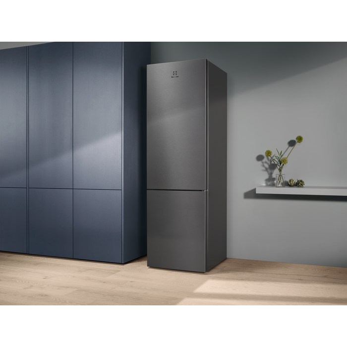 Electrolux - Samostojeći hladnjak sa zamrzivačem - LNT5ME36U1