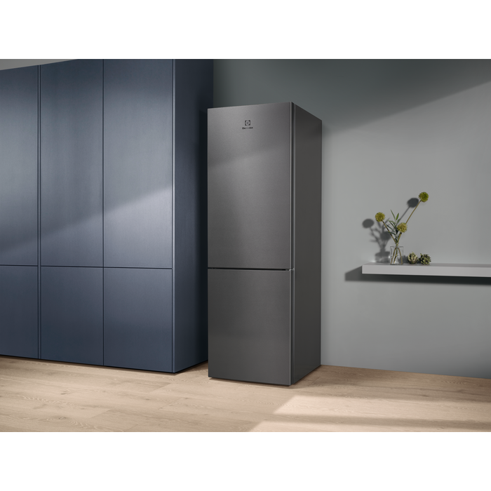 Electrolux - Samostojeći hladnjak sa zamrzivačem - LNT5ME32U1