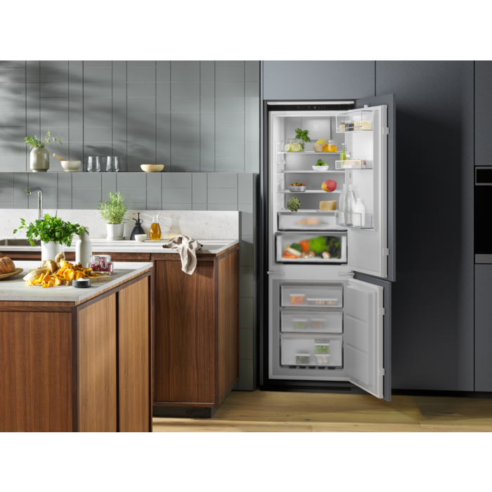 Electrolux - Ugradbeni hladnjak sa zamrzivačem - ENC8MC18S