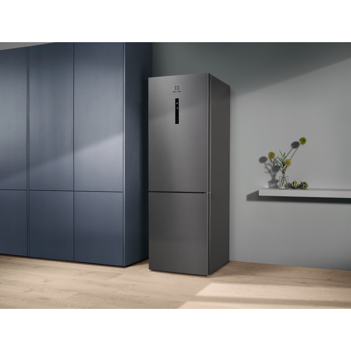 Electrolux - Samostojeći hladnjak sa zamrzivačem - LNT7ME32X3