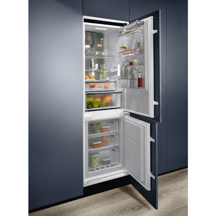 Electrolux - Ugradbeni hladnjak sa zamrzivačem - ENC8MC18S