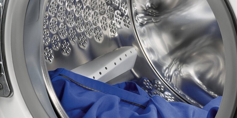 Dijagram prikazuje prazninu koju treba ostaviti između rublja i gornje strane bubnja