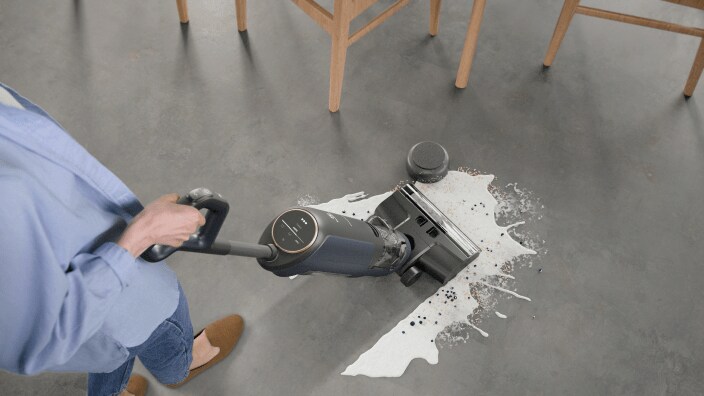 Usisavač usisava mokri pod